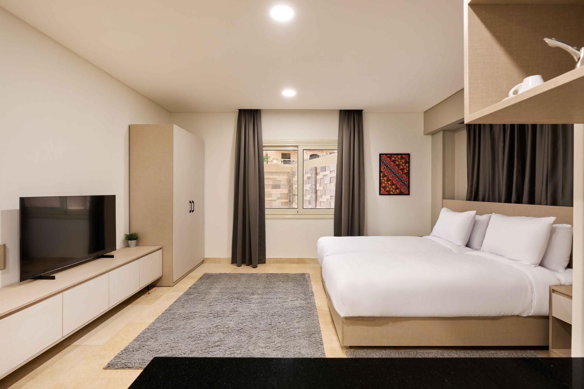 Apartment Brassbell L New L Next To Auc *